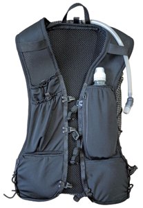 Internal or external hydration sleeves. 6 pockets on the shoulder straps, including a independent zipped pocket for your phone.